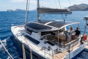 Flexible solar panel boat: Lightweight Marine S...