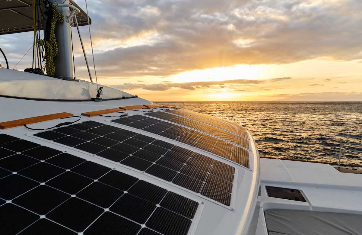 Bright Solar L Series 100W Flexible Solar Panel: Product Overview 4 Flexible Solar Panel Installation on a Boat 5
